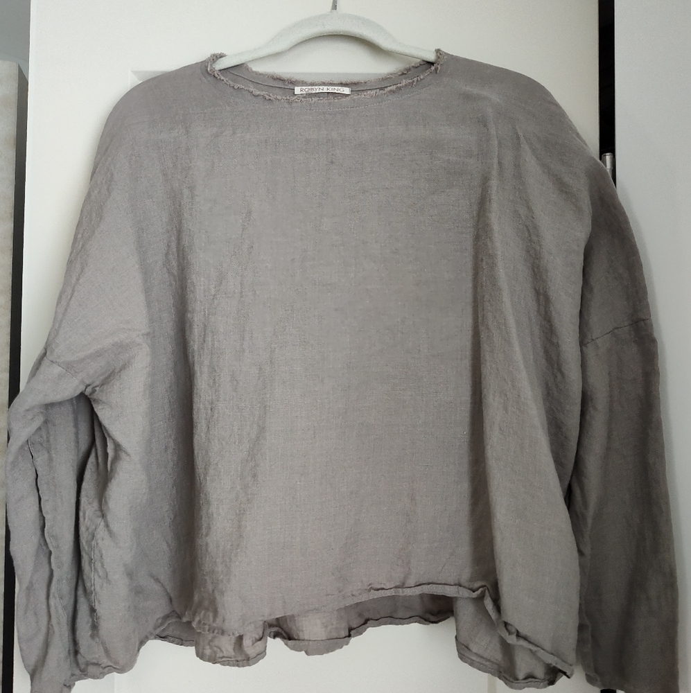 Robyn King Linen Box Top, Size M,L, Excellent Condition, Raw Neck Feature